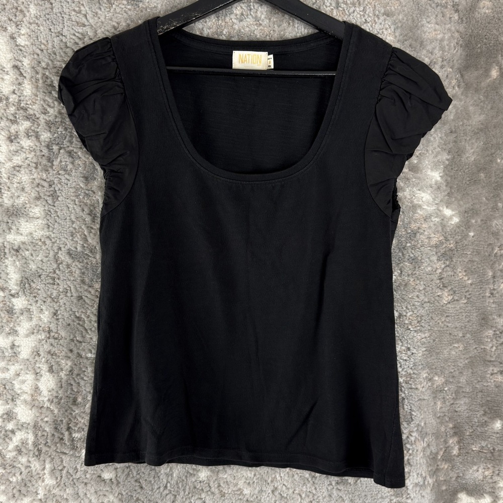 Nation Size M Minimalist Scoop Neck Casual Top Black Short Sleeve Pullover